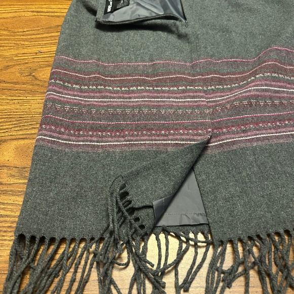 Wool blend fringed gray skirt with pink stitching, size 12P - Picture 6 of 7